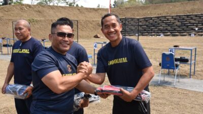 Foto ; Kolonel Marinir Suharyono Raih Juara 1 Fun Archery dalam Olahraga Bersama Dankodiklatal