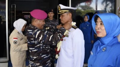 Foto ; Wujud Penghargaan, Dandenmako Kodiklatal Lepas 27 Personel Purna Bakti