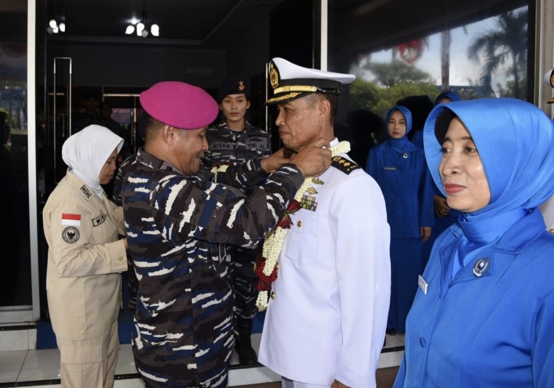Foto ; Wujud Penghargaan, Dandenmako Kodiklatal Lepas 27 Personel Purna Bakti