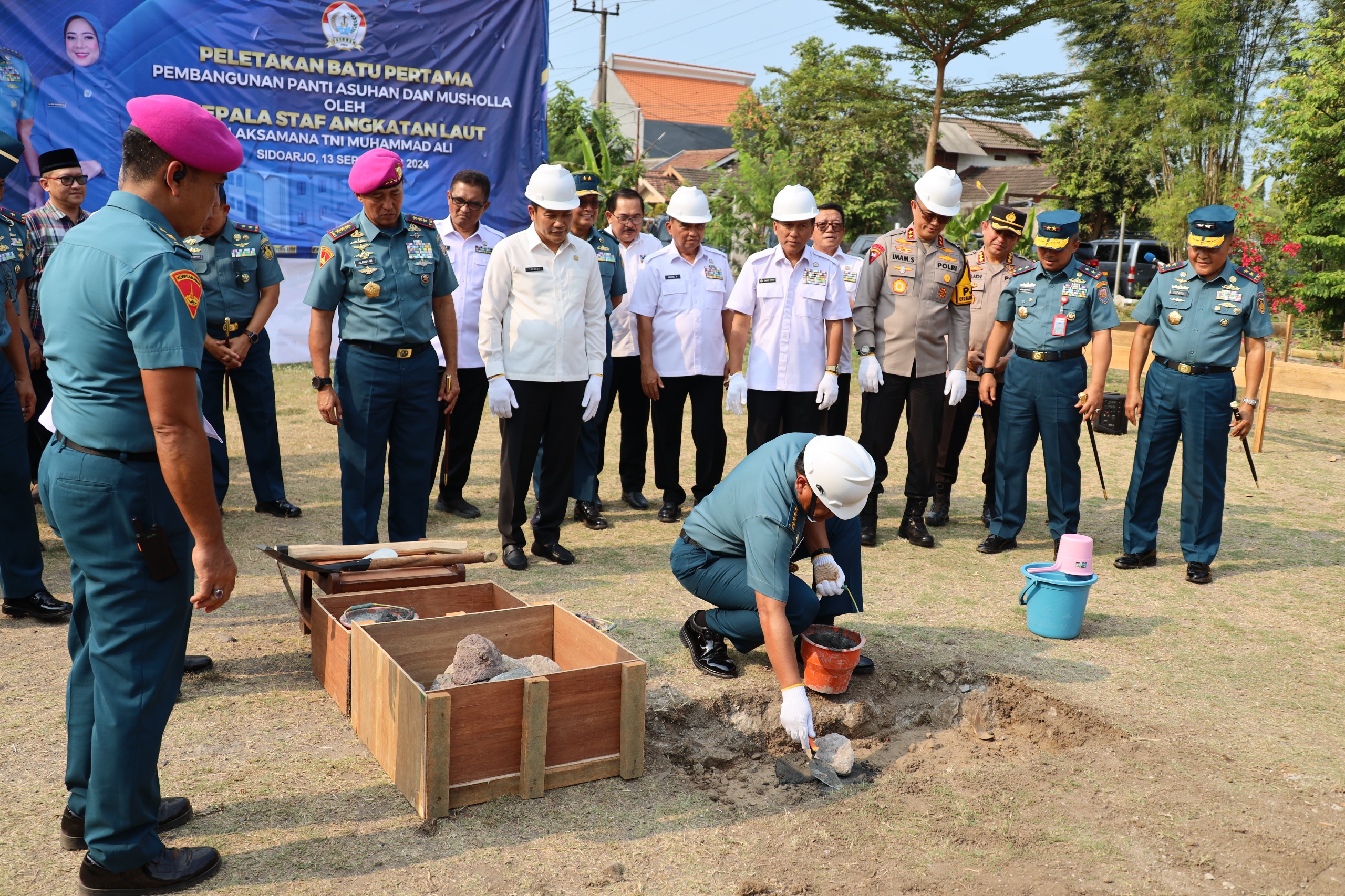 Foto : Dankodiklatal Hadiri Peletakan Batu Pertama Pembangunan Panti Asuhan Yasbhum