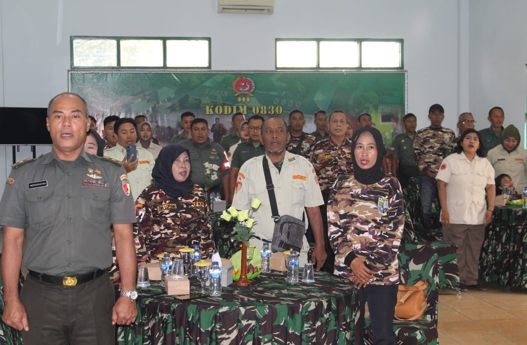 Foto : Pererat Keharmonisan Keluarga Besar TNI, Kodim 0830/Surabaya Utara Gelar Pembinaan dan Pemberdayaan Keluarga Besar TNI