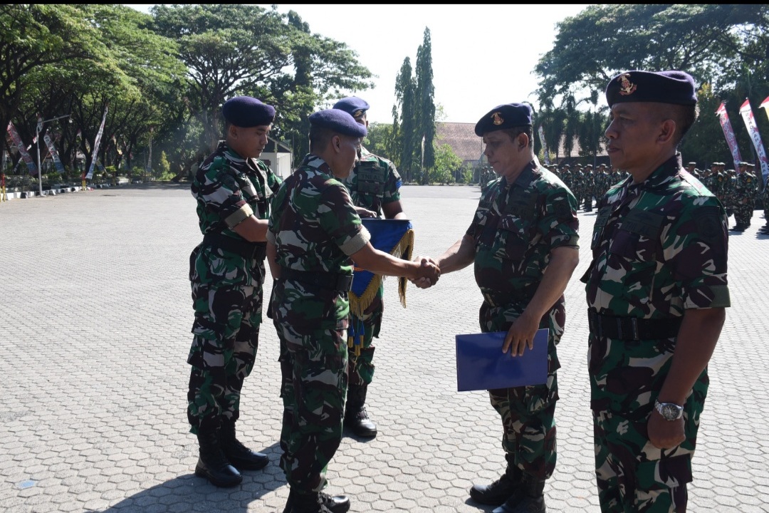 Foto : Selesai Pelantikan, Siswa Dikmaba TNI AL Angkatan 44/1 TA. 2024 Menuju Mako Kodikdukum Kodiklatal