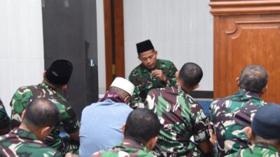 Foto : Sambut Hari Jadi Ke-79 TNI AL, Keluarga Besar Kodiklatal Gelar Doa Bersama