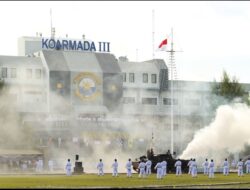 Penuh Kekuatan, Prajurit Siswa Satdik – 3 Kodiklatal Tampilkan Demo Karate Dalam Upacara HUT TNI AL Ke – 79