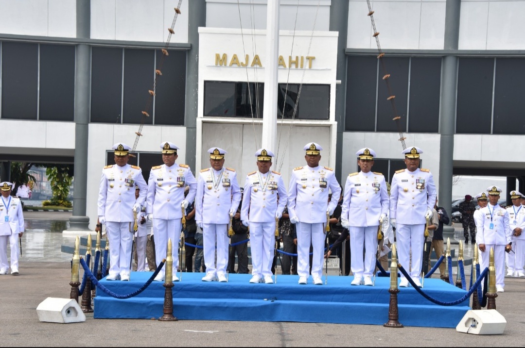 Foto : Tekankan Modernisasi dan Netralitas, Wadan Kodiklatal Hadiri Upacara HUT ke-79 TNI AL di Koarmada II