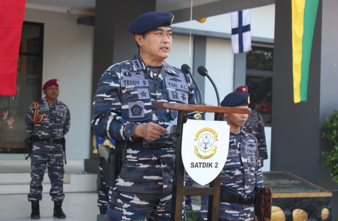 Foto : Satdik - 2 Kodiklatal Makassar Lepas 100 Tamtama Remaja Alumni Dikmata Angkatan 44 TA. 2024