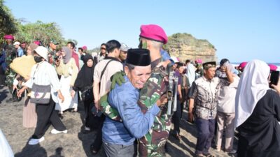 Foto : Dankodiklatal Saksikan Ratusan Prajurit Muda Didikan Kodikmar Kodiklatal Resmi Kenakan Baret Ungu Kebanggan Marinir