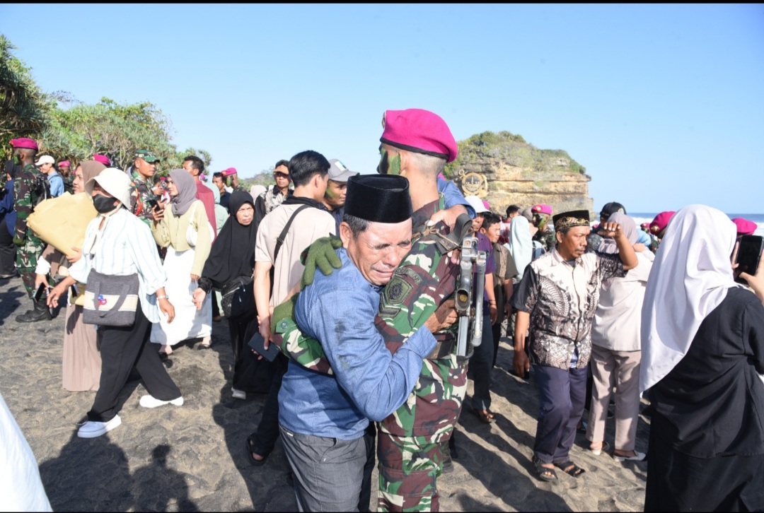 Foto : Dankodiklatal Saksikan Ratusan Prajurit Muda Didikan Kodikmar Kodiklatal Resmi Kenakan Baret Ungu Kebanggan Marinir
