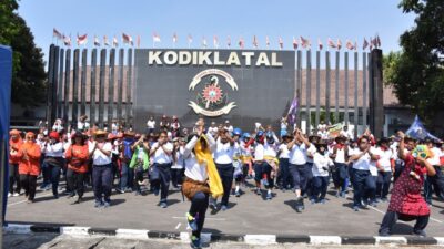 Foto : Lomba Joget Gembira Antar Satker Kodiklatal, Semangat Bekerja Meningkat, Silaturahmi Terjalin