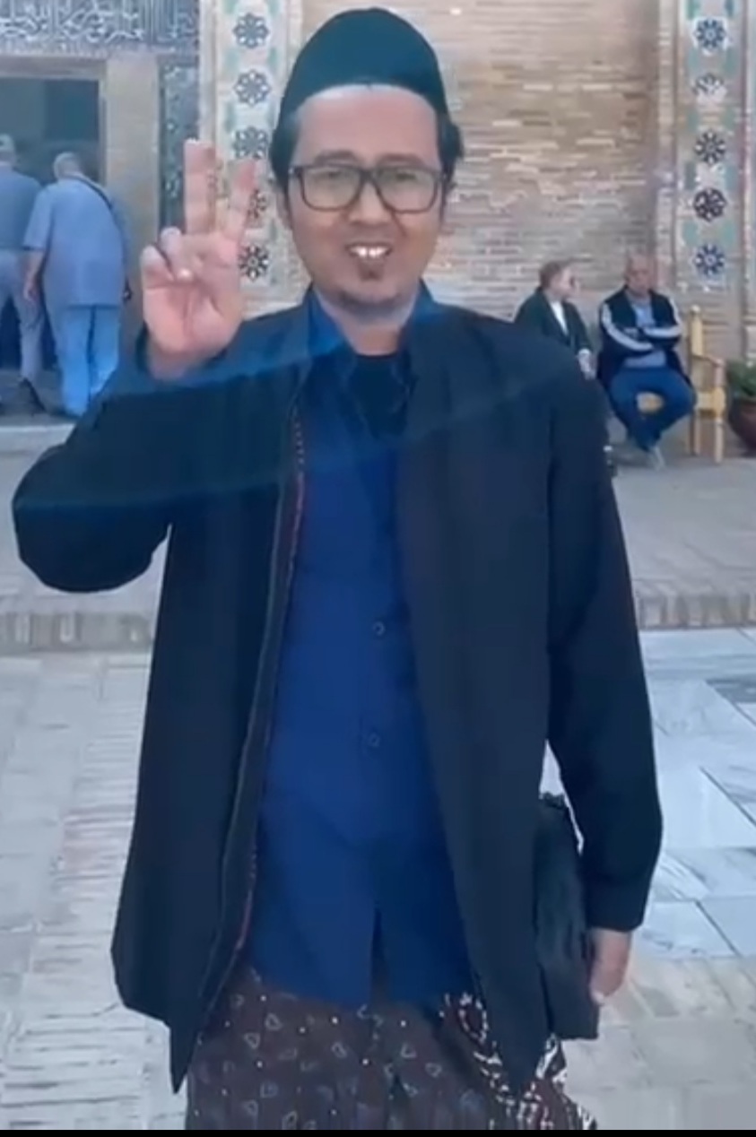 Foto : Kiai Fathur Rozi Zubair, Keluarga Besar Pondok Pesantren Nurul Cholil Bangkalan