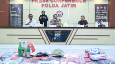 Foto : Polda Jatim Amankan 12 Orang Diduga Terlibat Pesta Sex di Kota Batu