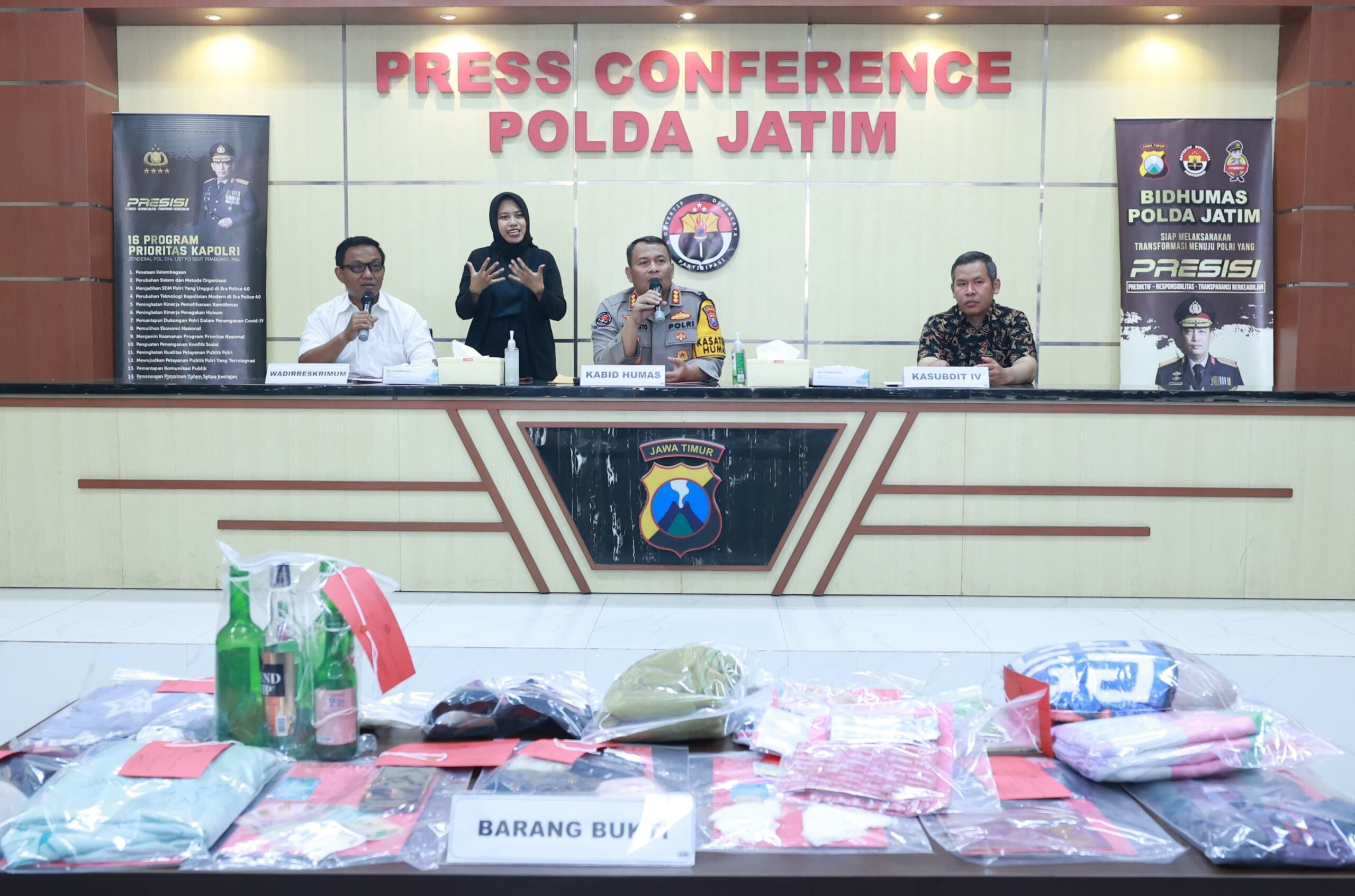 Foto : Polda Jatim Amankan 12 Orang Diduga Terlibat Pesta Sex di Kota Batu
