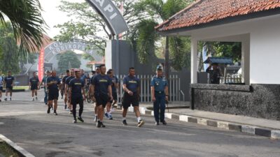Foto : Tinjau Langsung Kodikopsla, Dankodiklatal Ajak PJU Kodiklatal Olahraga Jalan Kaki