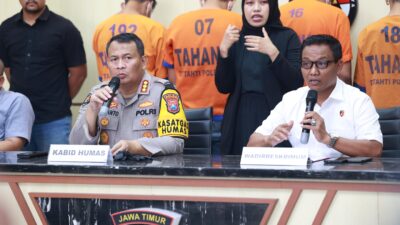 Foto : Polda Jatim Amankan 4 Tersangka Pemerasan Modus Mengaku Polisi