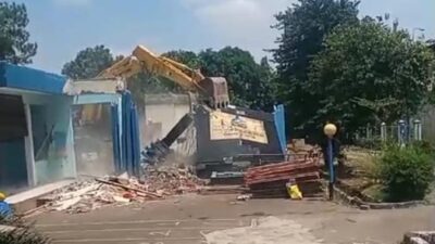 Foto : Ketua LSM Triga Nusantara Indonesia Kota Bekasi Pertanyakan Pembongkaran Gedung PDAM Perumda Bagasasi Cabang Poncol, Kota Bekasi