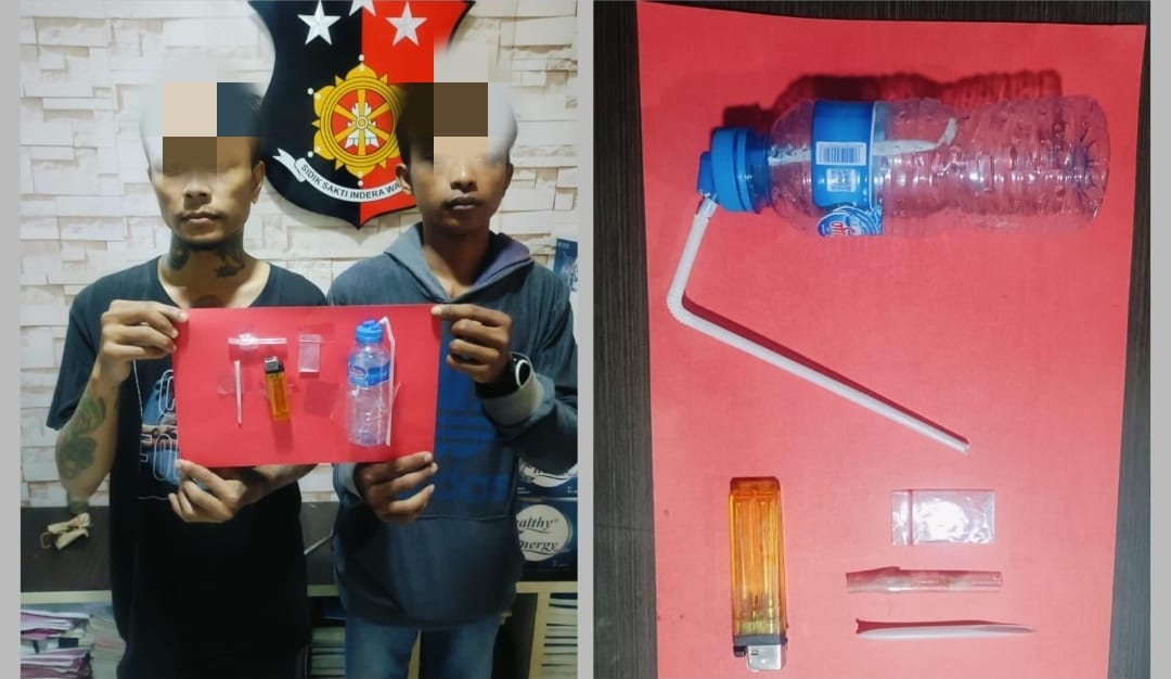 Foto : Dua Pria Saat di Amankan Polisi Beserta Barang Bukti Narkotika