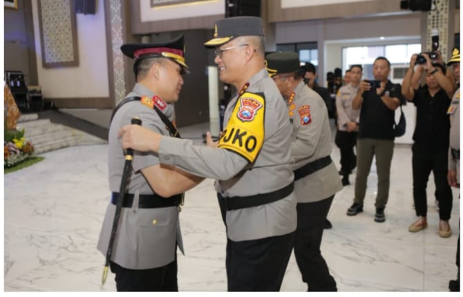Foto : Pimpin Sertijab PJU, Kapolda Jatim Resmikan Direktorat Reserse Siber