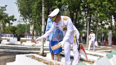 Foto : Hormati Jasa Para Pahlawan, Petinggi Kodiklatal Hadiri Ziarah Nasional HUT ke-79 TNI,