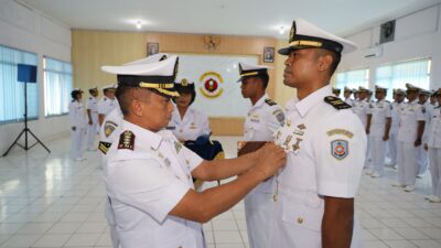 Foto ; Siap Hadapi Tantangan Modernisasi Alutsista, 48 Perwira TNI AL Lulus Dikspespa Teknik, Personel dan Hukum
