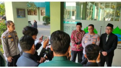 Foto : Divisi Humas Polri Gelar Sosialisasi Bahaya Radikalisme di Ponpes Bumi Sholawat Sidoarjo