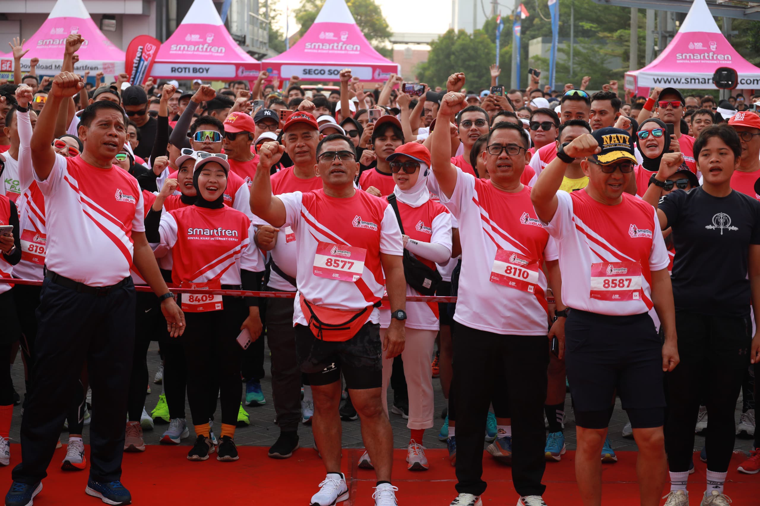 Foto : Momen Penting Satukan Kebersamaan, Dirdik Kodiklatal Ikuti Fun Run 5K Hari Kesehatan TNI AL