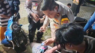 Foto : Polsek Kenjeran Patroli Antisipasi Ganguan Kamtibmas Bersama 3 Pilar