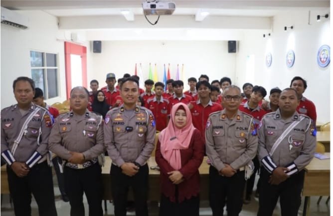 Foto : Sosialisasi Ops zebra Semeru 2024 Polres Pelabuhan Tanjung Perak Dengan Sasaran Para Pelajar.