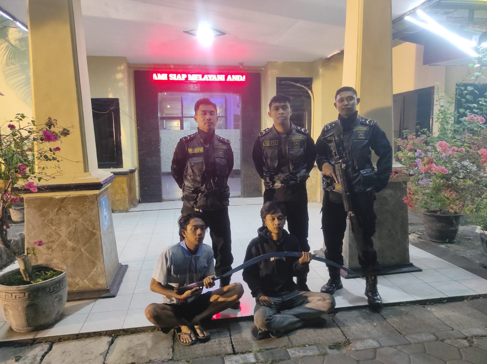 Foto ; Live Tawuran Terbongkar! Tim Respon Cepat Polrestabes Surabaya Amankan Pemuda Genk Antagonis