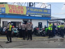 Satlantas Polrestabes Surabaya Getar OPS Zebra Semeru 2024 di Perempatan Jalan Demak