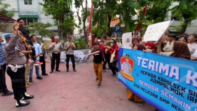 Foto : Harunya Perpisahan Kapolsek Simokerto, Jejak Dedikasinya Akan Selalu Diingat dan Dihargai Masyarakat