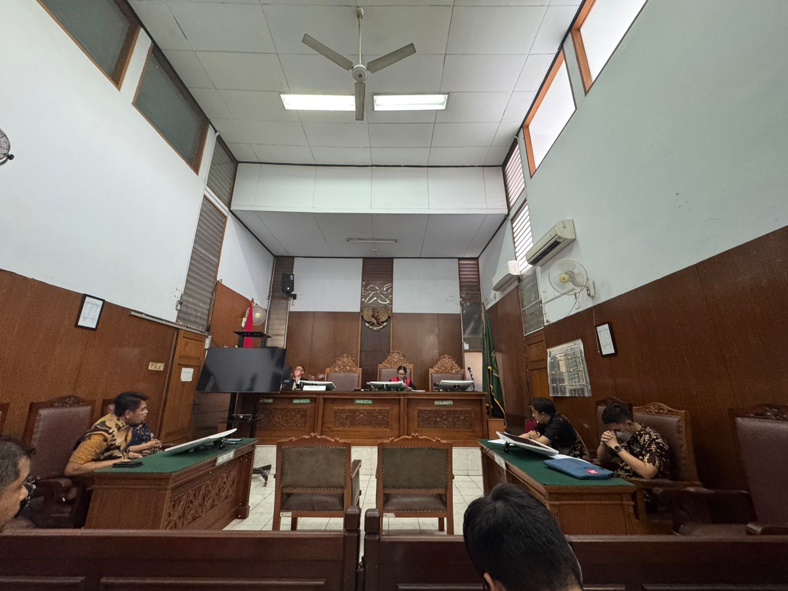 Foto ; PN Jaksel Tolak Gugatan Praperadilan Bupati Situbondo, Karna Suswandi Tetap Tersangka Korupsi