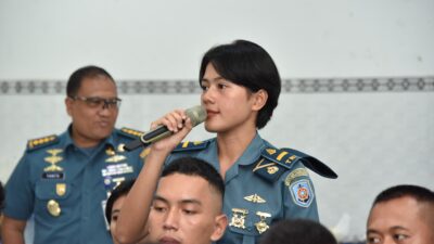Foto : Perwira Korps Hukum TNI AL Wilayah Surabaya Terima Pembekalan Kadiskum AL