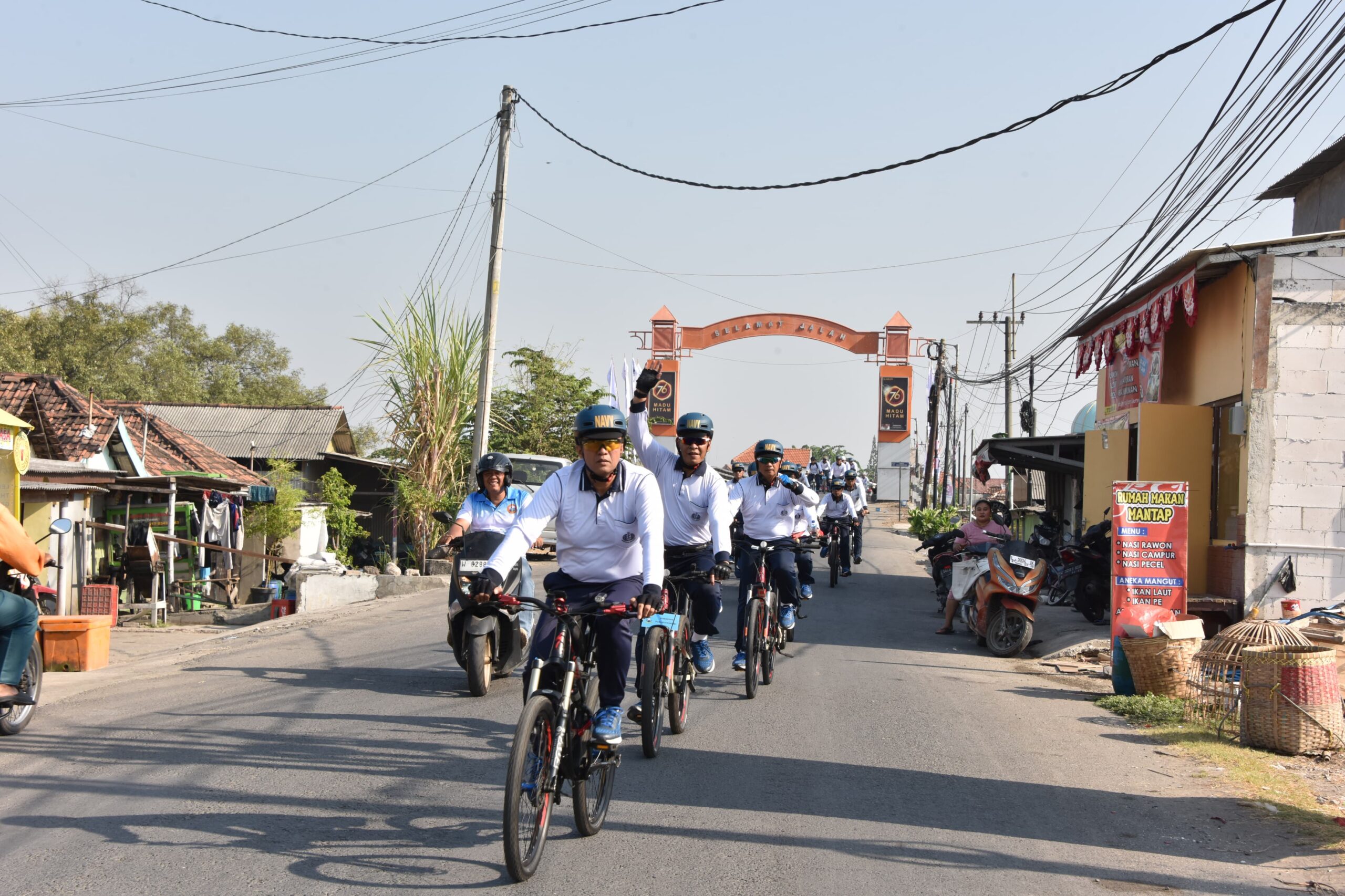Foto : Jaga Kebugaran Tubuh, Dankodiklatal Ajak Berolahraga PJU dan Pengurus Jalasenastri