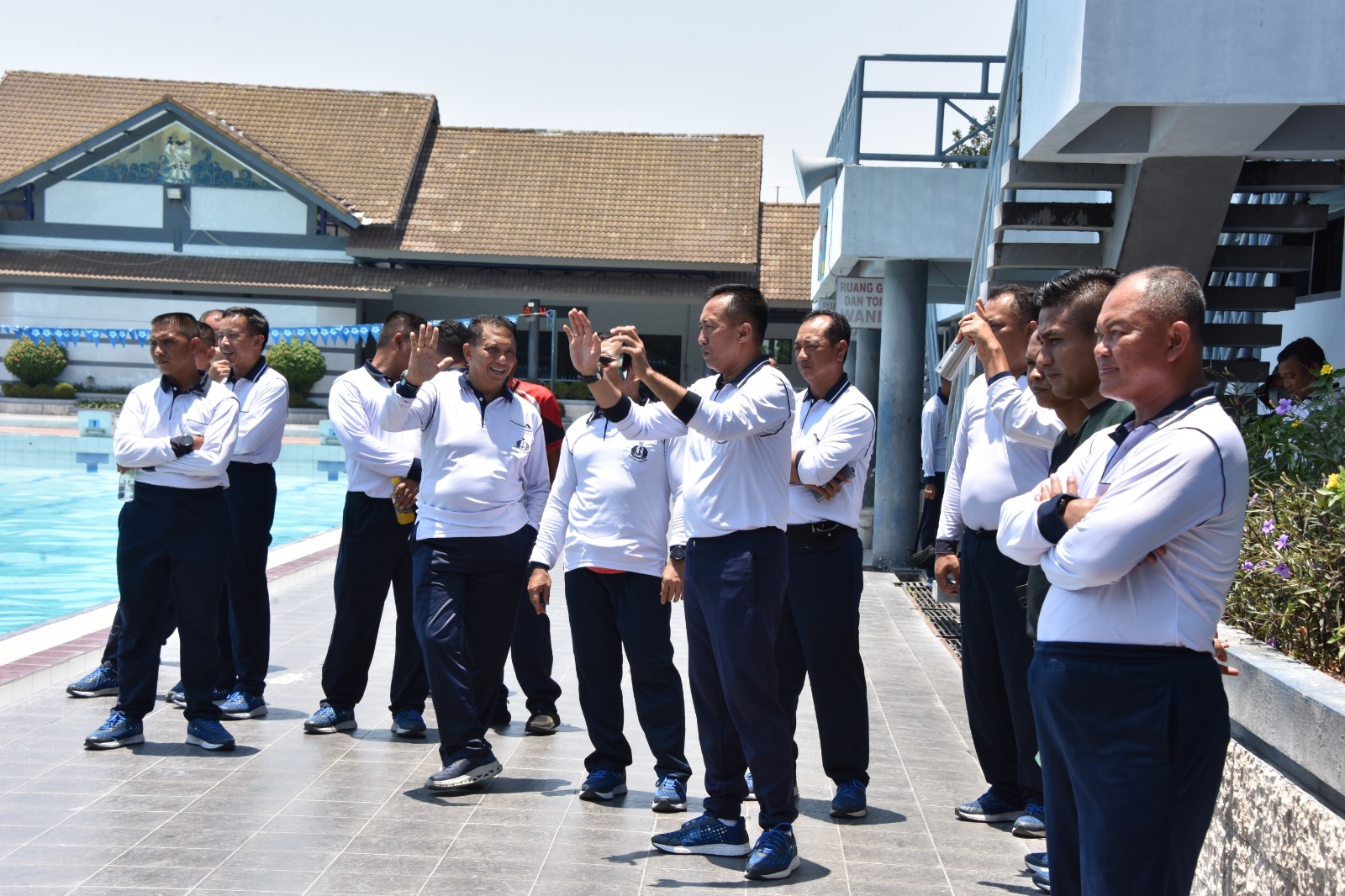 Foto ; Berikan Motivasi, Dankodiklatal Tinjau Pelatihan AFF Korps Wanita Angkatan Laut 2024