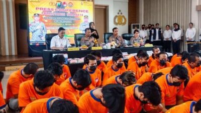 Foto : Polrestabes Surabaya Bersama Polsek Jajaran Berhasil Ungkap 59 Kasus Narkoba dan Mengamankan 83 Tersangka