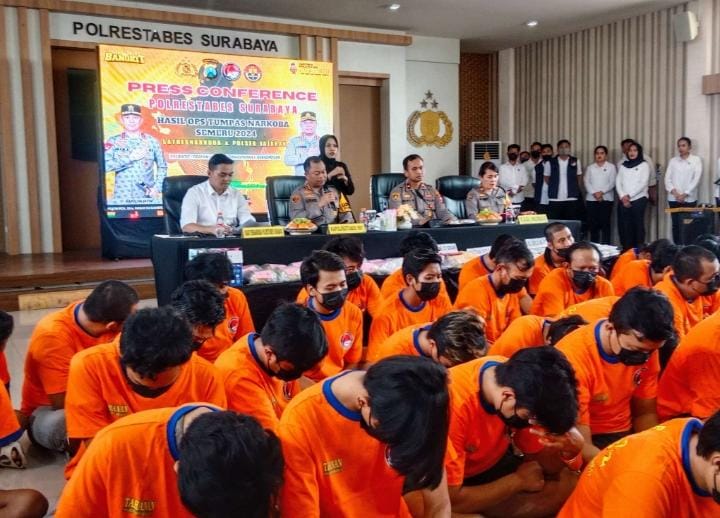 Foto : Polrestabes Surabaya Bersama Polsek Jajaran Berhasil Ungkap 59 Kasus Narkoba dan Mengamankan 83 Tersangka