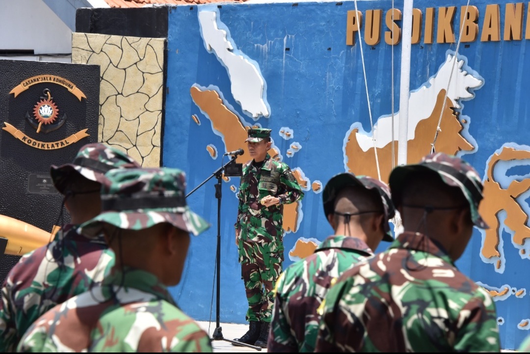 Foto : Siswa Diktukpa 54 Bersama Dikmaba 44/1 Laksanakan Upacara Penerimaan dan Orientasi di Pusdikbanmin Kodiklatal