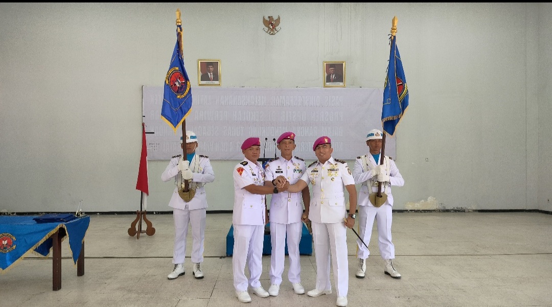 Foto : Dua Petarung Marinir Laksanakan Sertijab Komandan Sepaif dan Komandan Setaif Kodikmar Kodiklatal
