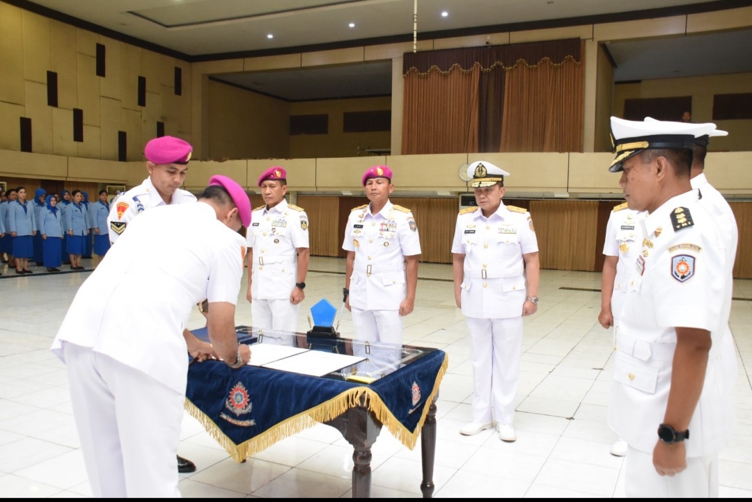 Foto : Tumbuhkan Semangat dan Pemikiran Kreatif, Dankodiklatal Rotasi Dua Jabatan Direktur Kodiklatal