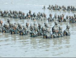 Kuatkan Fisik dan Mental Jalasena Muda, Dankodiklatal Buka Dikmaba TNI AL Angkatan 44/2 TA. 2024