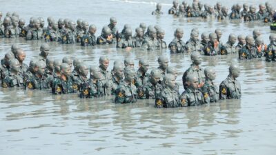 Foto : Kuatkan Fisik dan Mental Jalasena Muda, Dankodiklatal Buka Dikmaba TNI AL Angkatan 44/2 TA. 2024