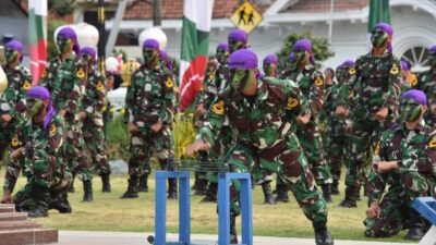 Foto ; Parade Surya Senja Bergema, Warga Jatim Padati Gedung Negara Grahadi