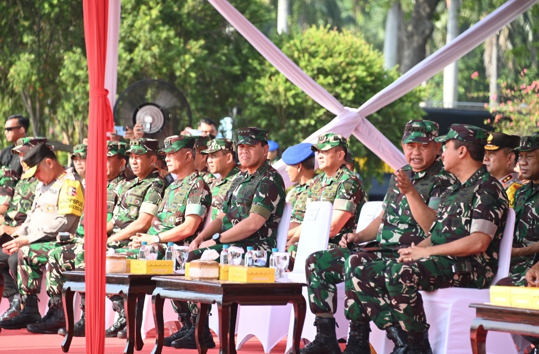 Foto : Dankodiklatal Hadiri Pelaksanaan Apel Gelar Pasukan Pengamanan VVIP Pelantikan Presiden dan Wapres RI