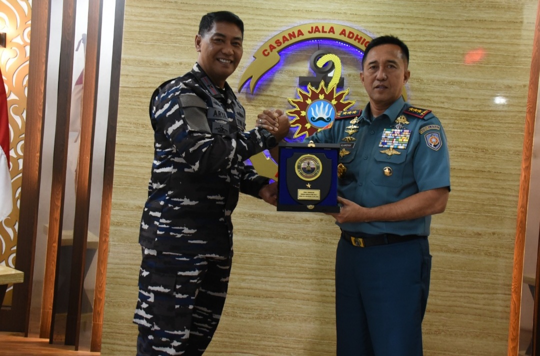 Foto : Pererat Silaturahmi, Dankodiklatal Terima Kunjungan Danlantamal V