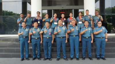 Foto : Sukses Raih 3 Emas, Dankodiklatal Beri Apresiasi Atlet Dojo Hiu Sakti Kodiklatal
