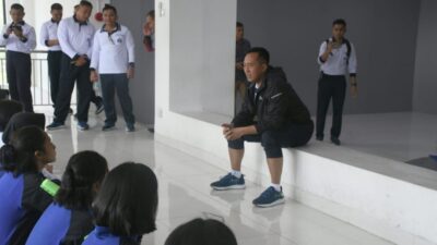 Foto : Dankodiklatal Tinjau Latihan Terjun Free Fall di Sky Diving Simulator Pusdiksus