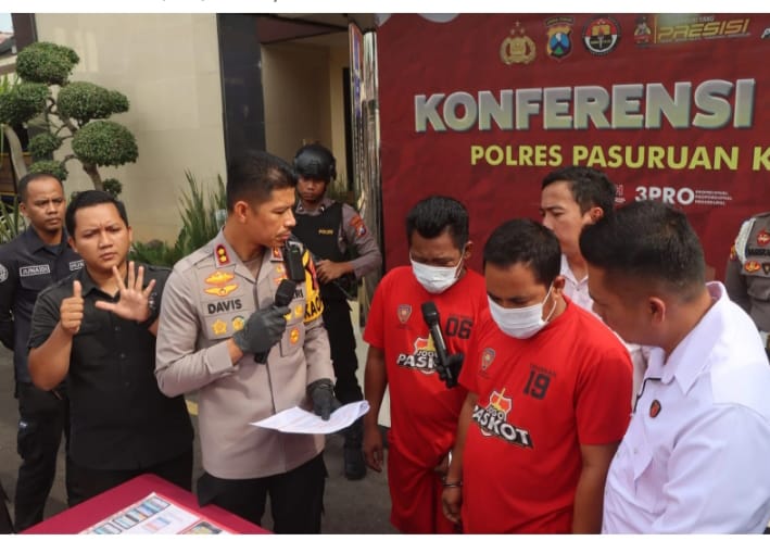 Foto : Polres Pasuruan Kota Berhasil Amankan 2 Tersangka Judi Online