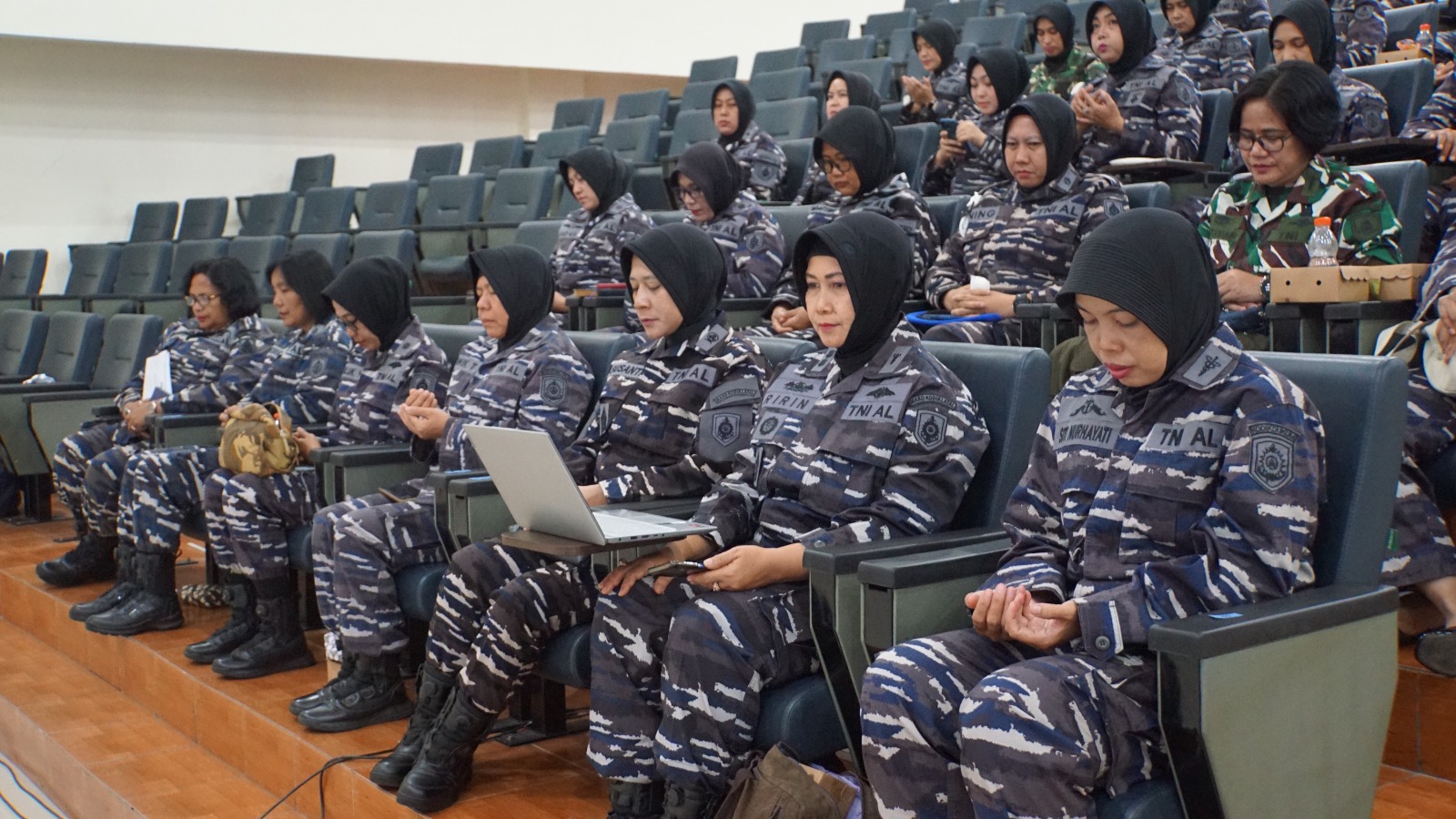 Foto : Peringati HUT ke-62, Kowal Kodiklatal Ikuti Ceramah Motivasi dan Kesehatan Secara Vicon