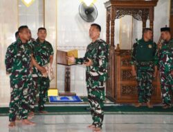 Komandan Kodiklatal Letjen TNI Mar Nur Alamsyah Sholat Jumat Bersama Siswa Dikmaba TNI AL