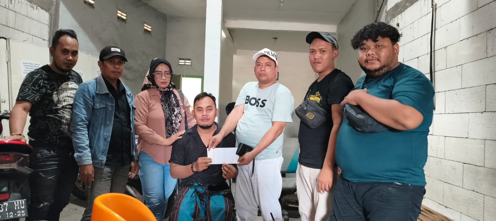 Foto ; Bentuk Kepedulian dan Solidaritas Vanguard Kunjungi Rekan Jurnalis Yang Sedang Sakit